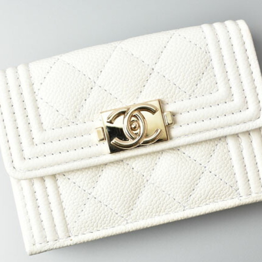 CHANEL Authentic White Caviar Leather Wallet - Picture 2 of 11